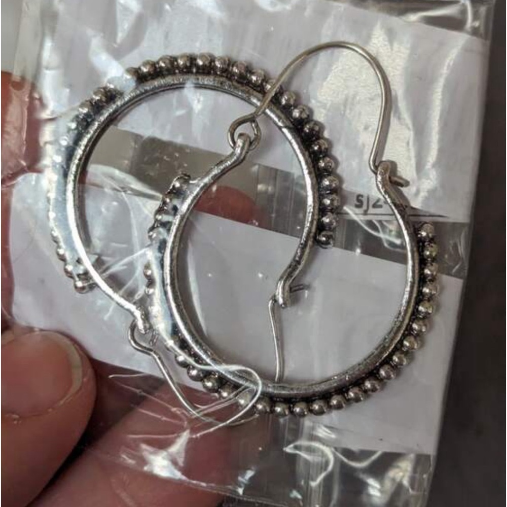 Exquisite Mini Circle Shaped Earrings - Picture 8 of 8